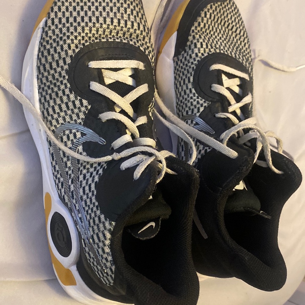 KD basketball shoes
